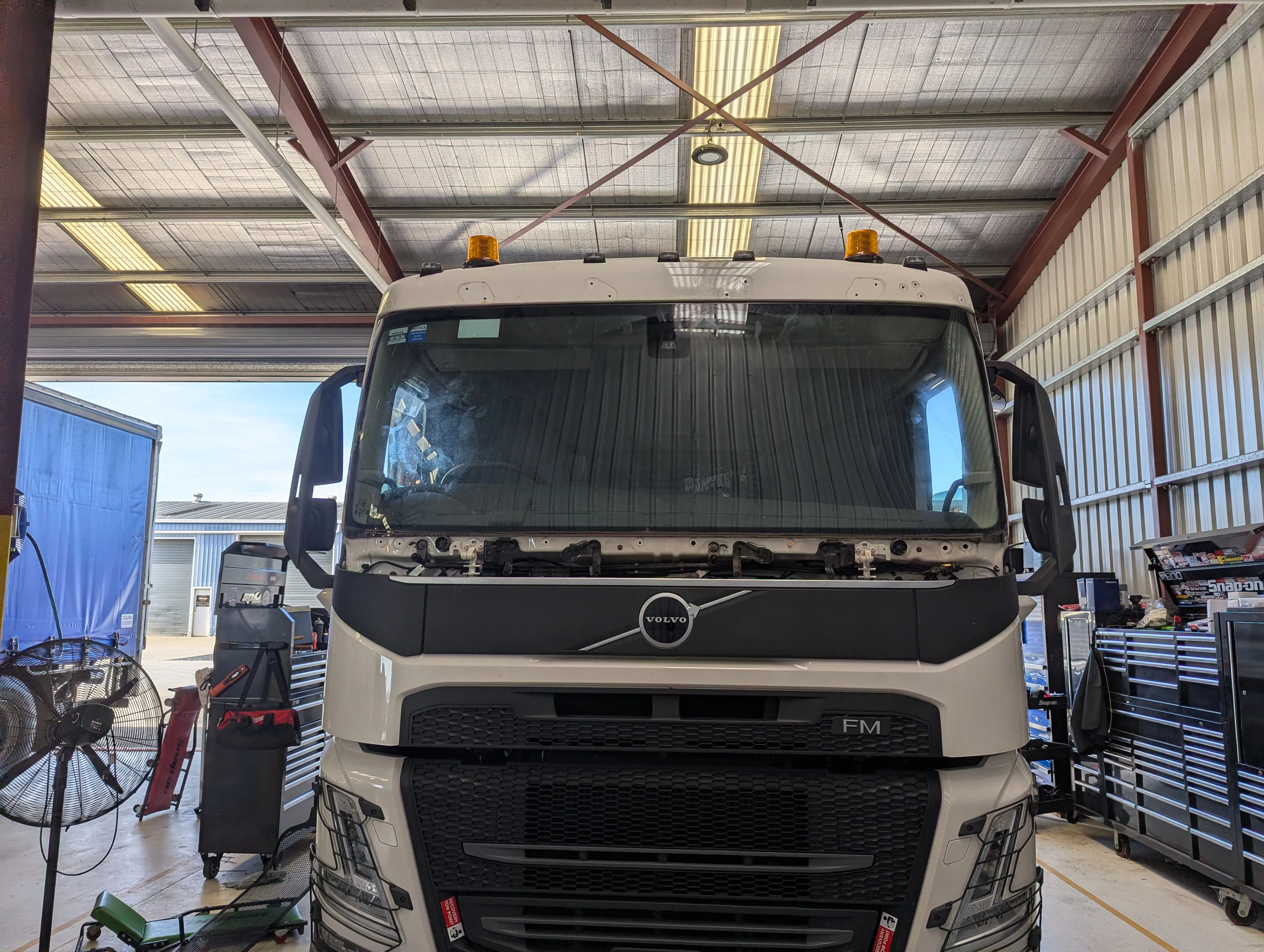 Kenworth truck windscreen replacement — Local Auto Glass Northern Rivers