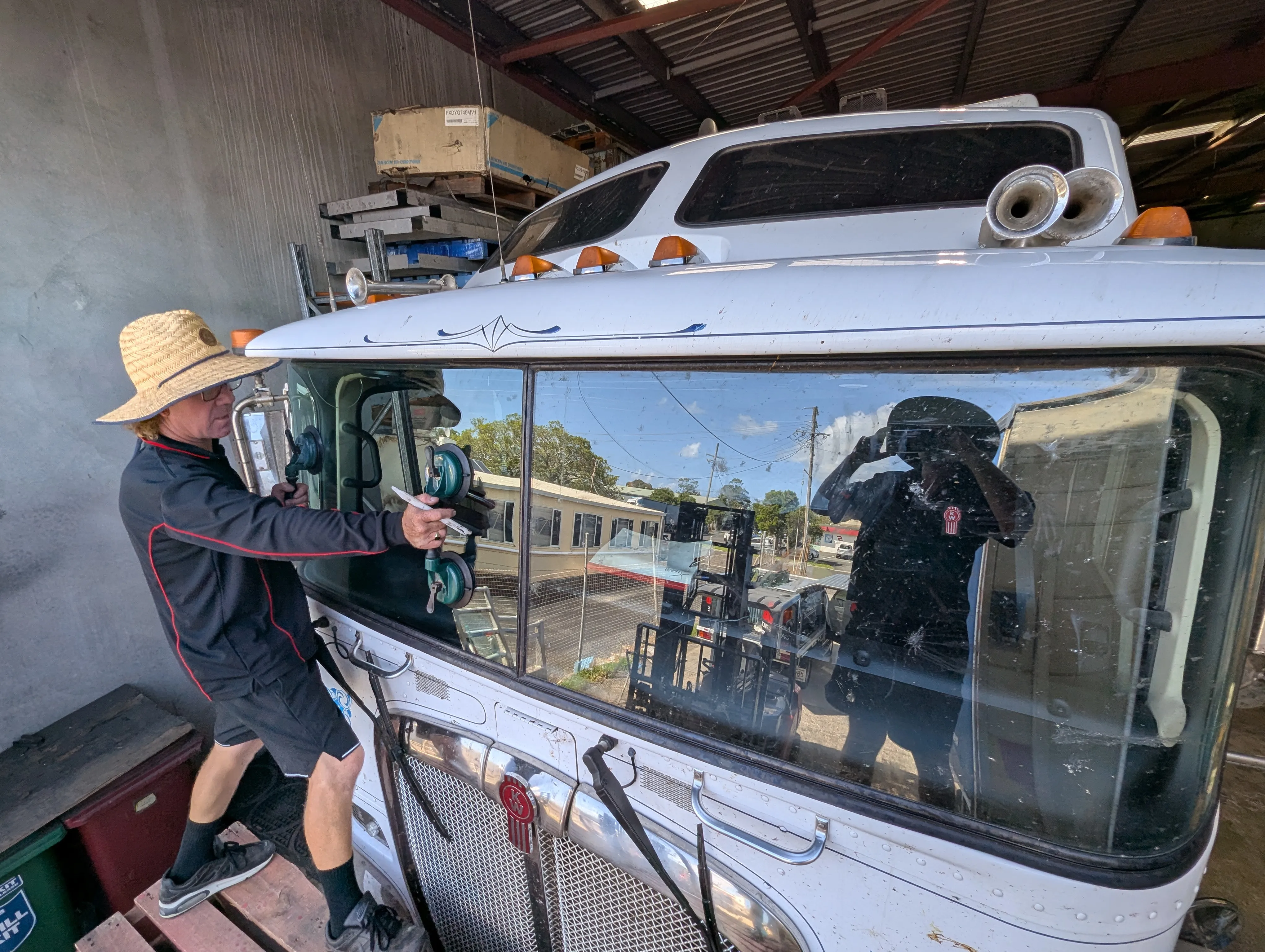 Volvo truck windscreen replacement