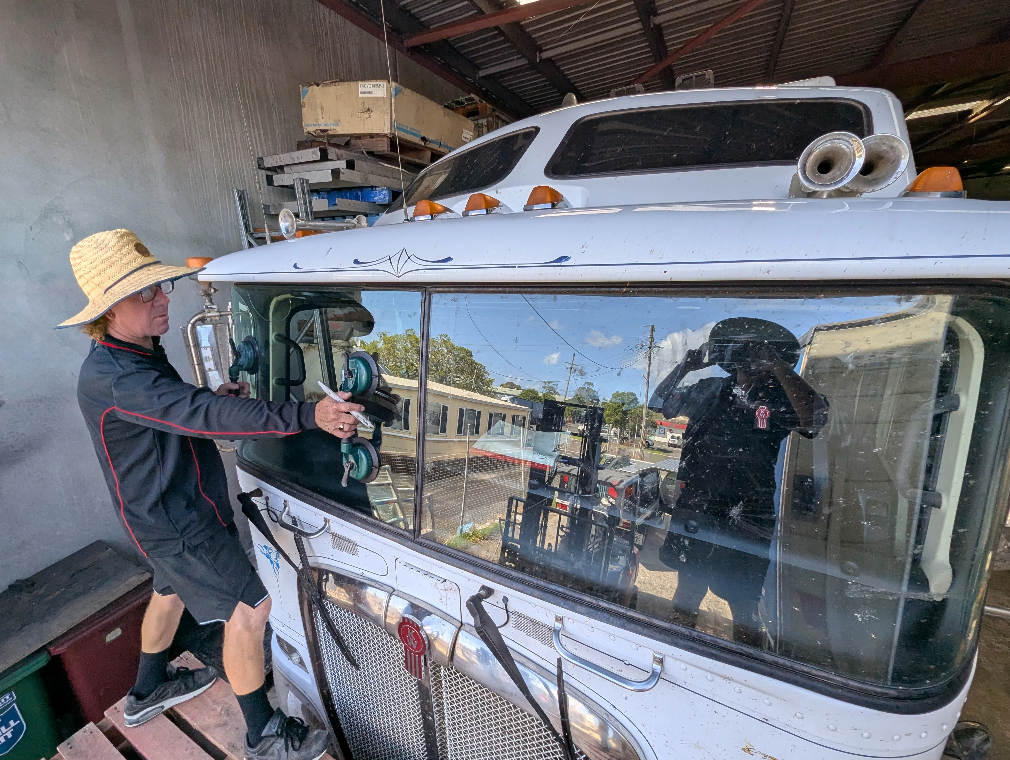 Volvo truck windscreen replacement