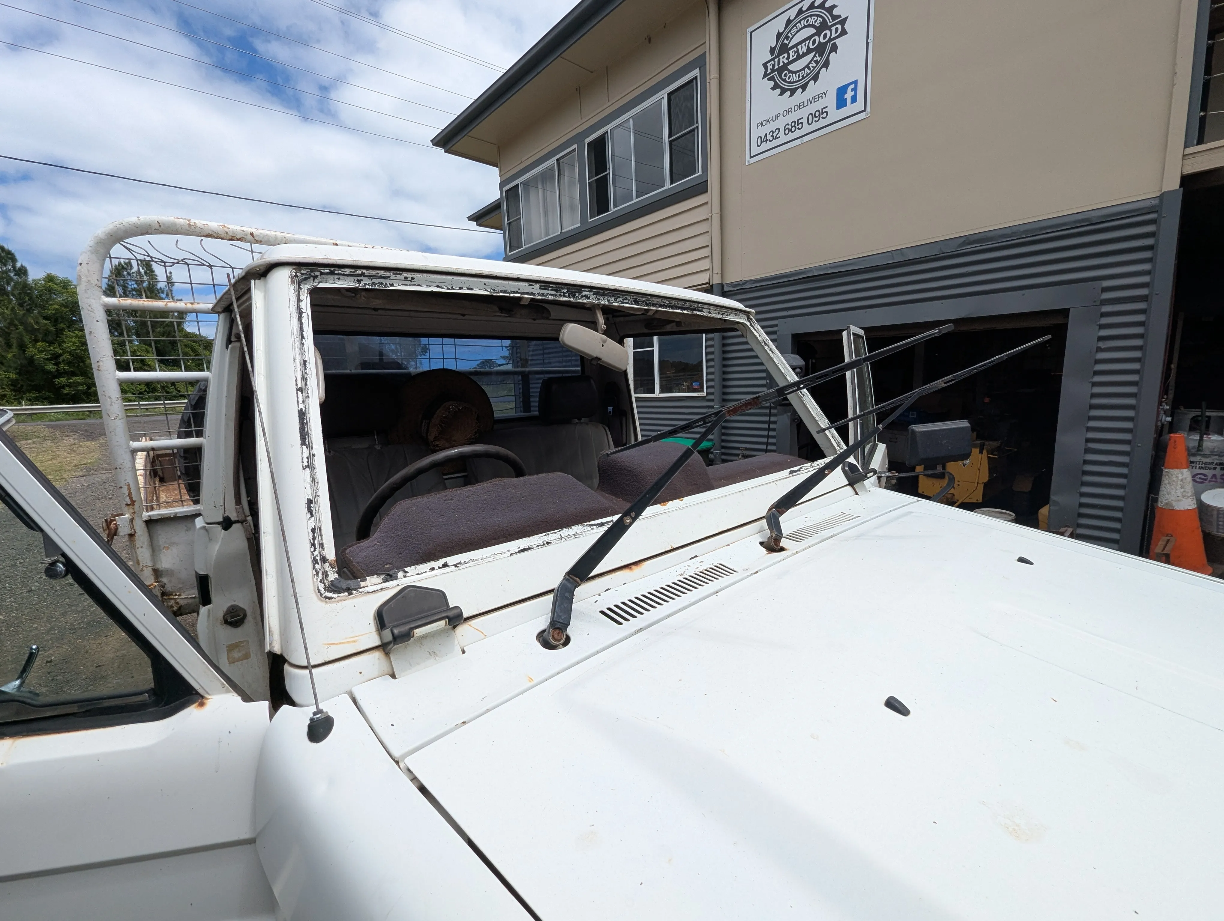 Toyota LandCruiser mobile windscreen replacement — Local Auto Glass