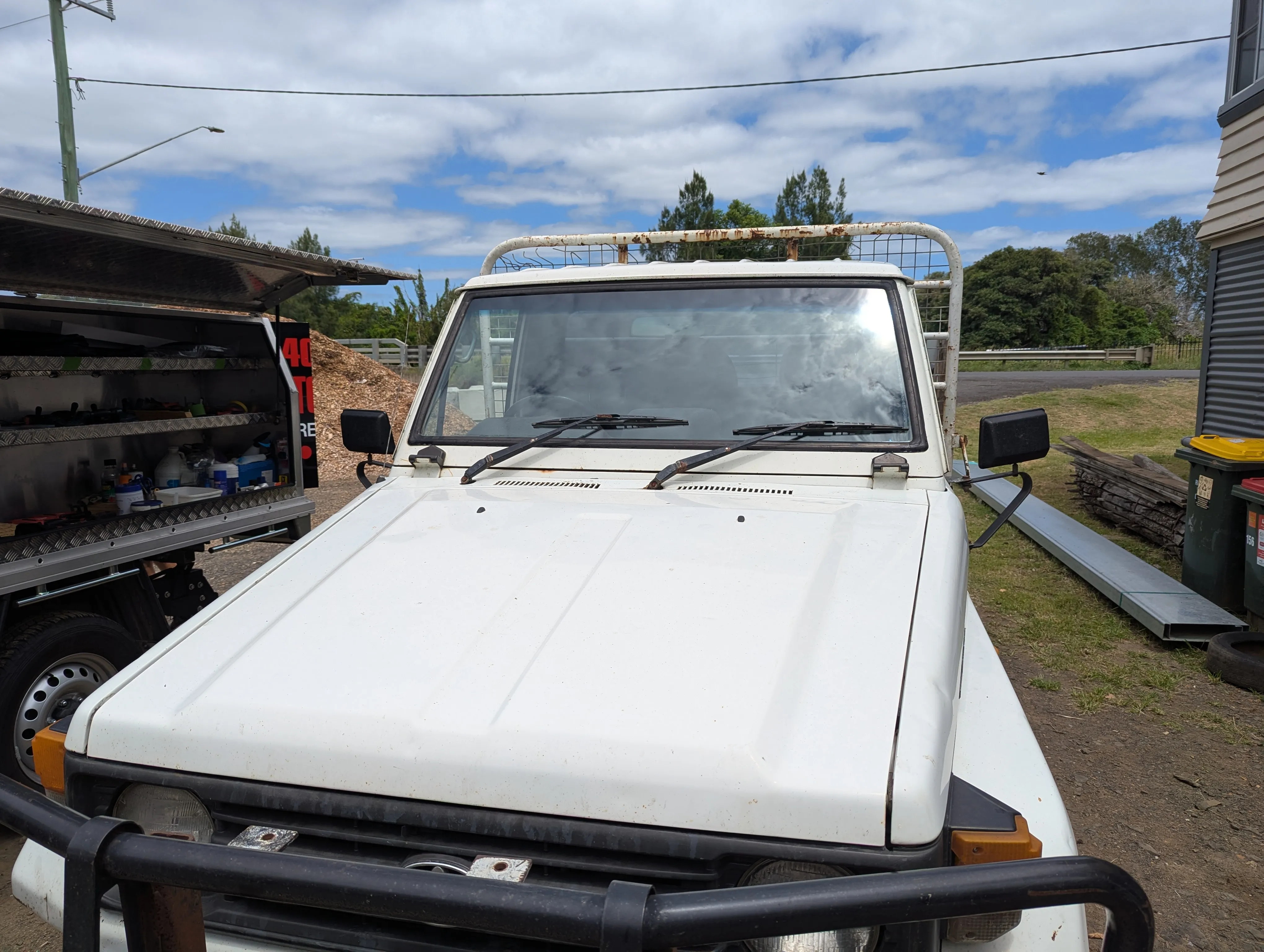 Toyota LandCruiser mobile windscreen replacement